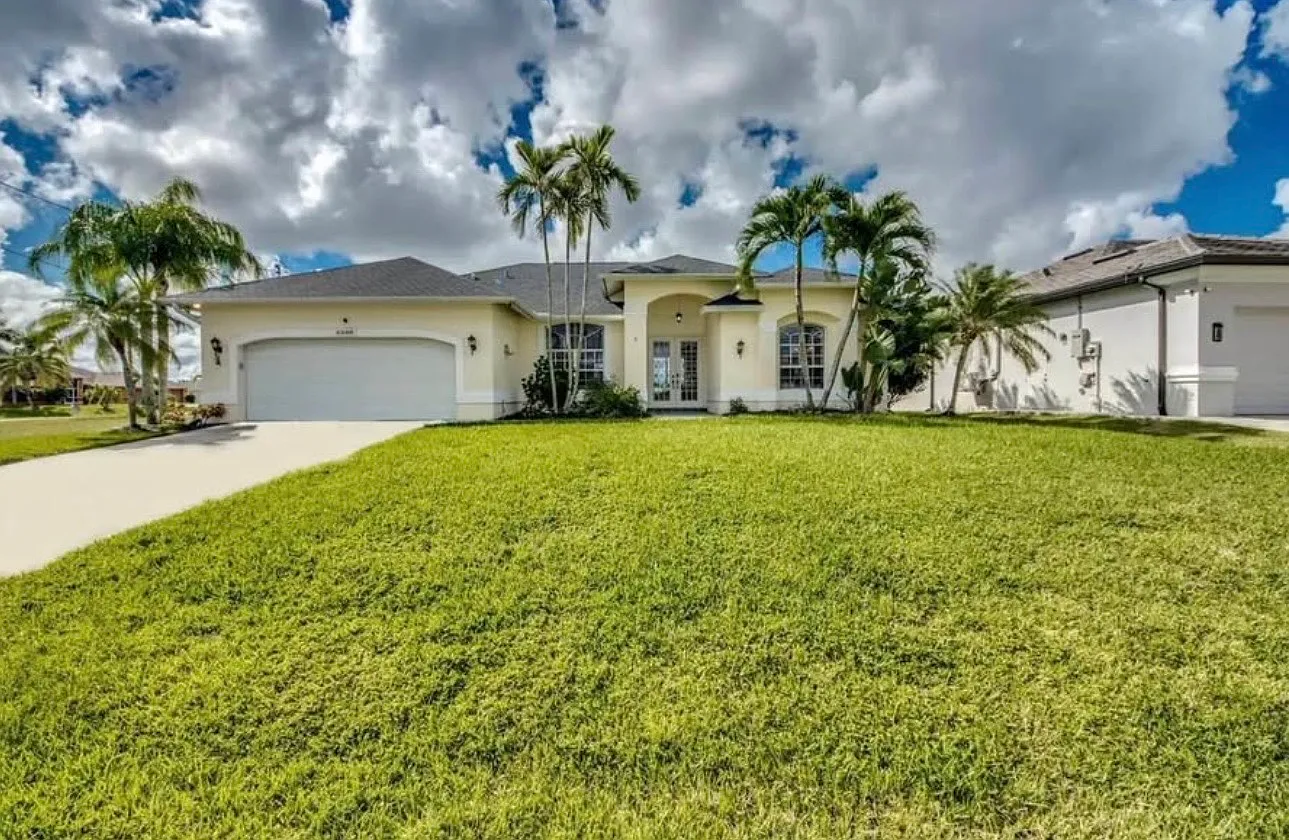 3 bed, 2.0 bath, 2222 sqft, $3,700 — Photo 1