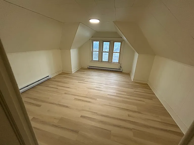 404 Maple St #4 — Photo 4