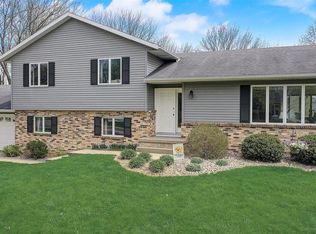 818 Spahn Dr, Waunakee, WI 53597