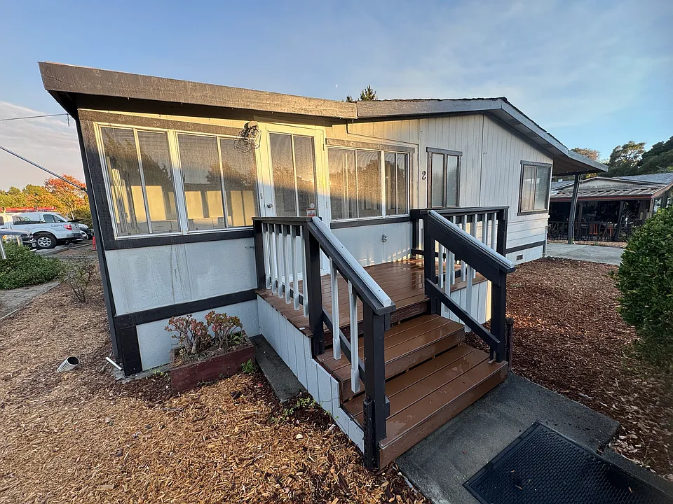 99 Junipero Serra Dr #122