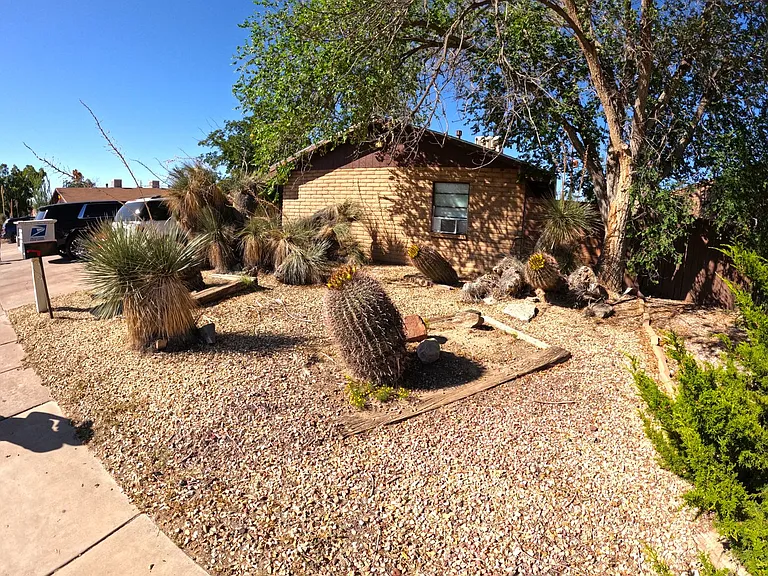 2509-2511 Pecan Dr — Photo 18