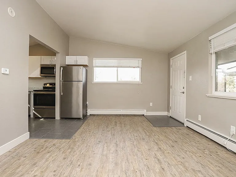 Clay Street Apartments — Photo 30