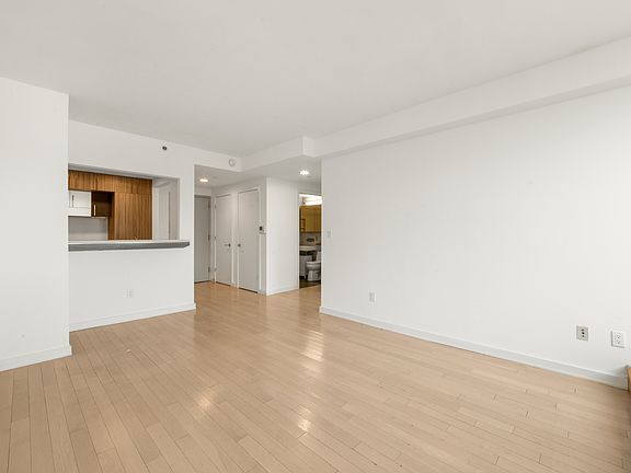 3rd image of 250 Bedford Ave #129203