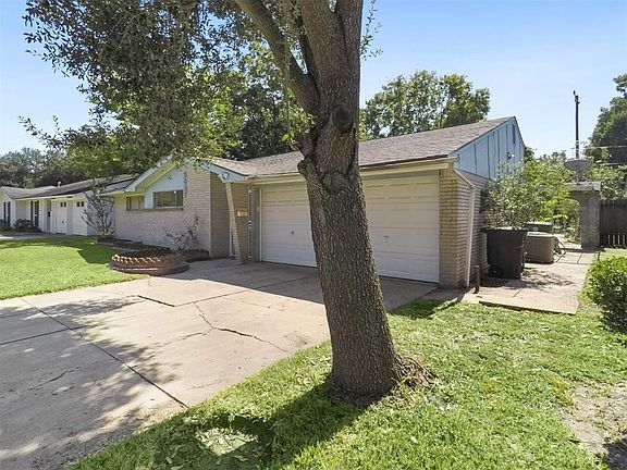 3rd image of 5847 Farwell Dr