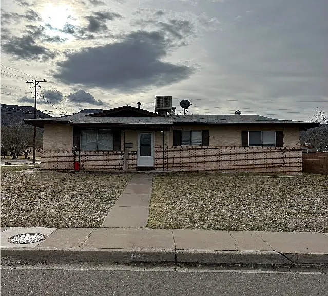 1210 McKinley Ave — Photo 1
