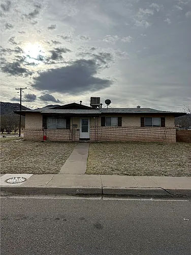 1210 McKinley Ave Photo 1