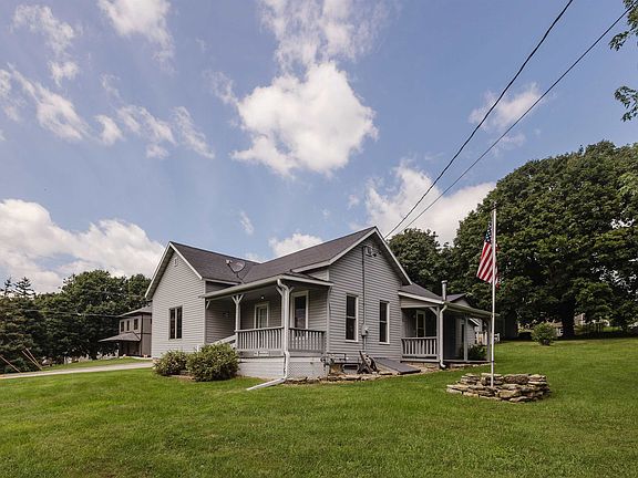 2nd image of 206 Oak St