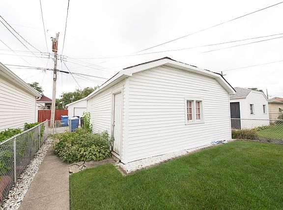 4th image of 3733 N Nordica Ave