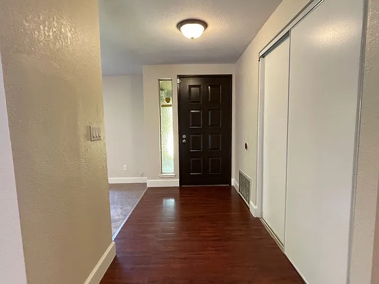 700 Los Lunas Way — Photo 2