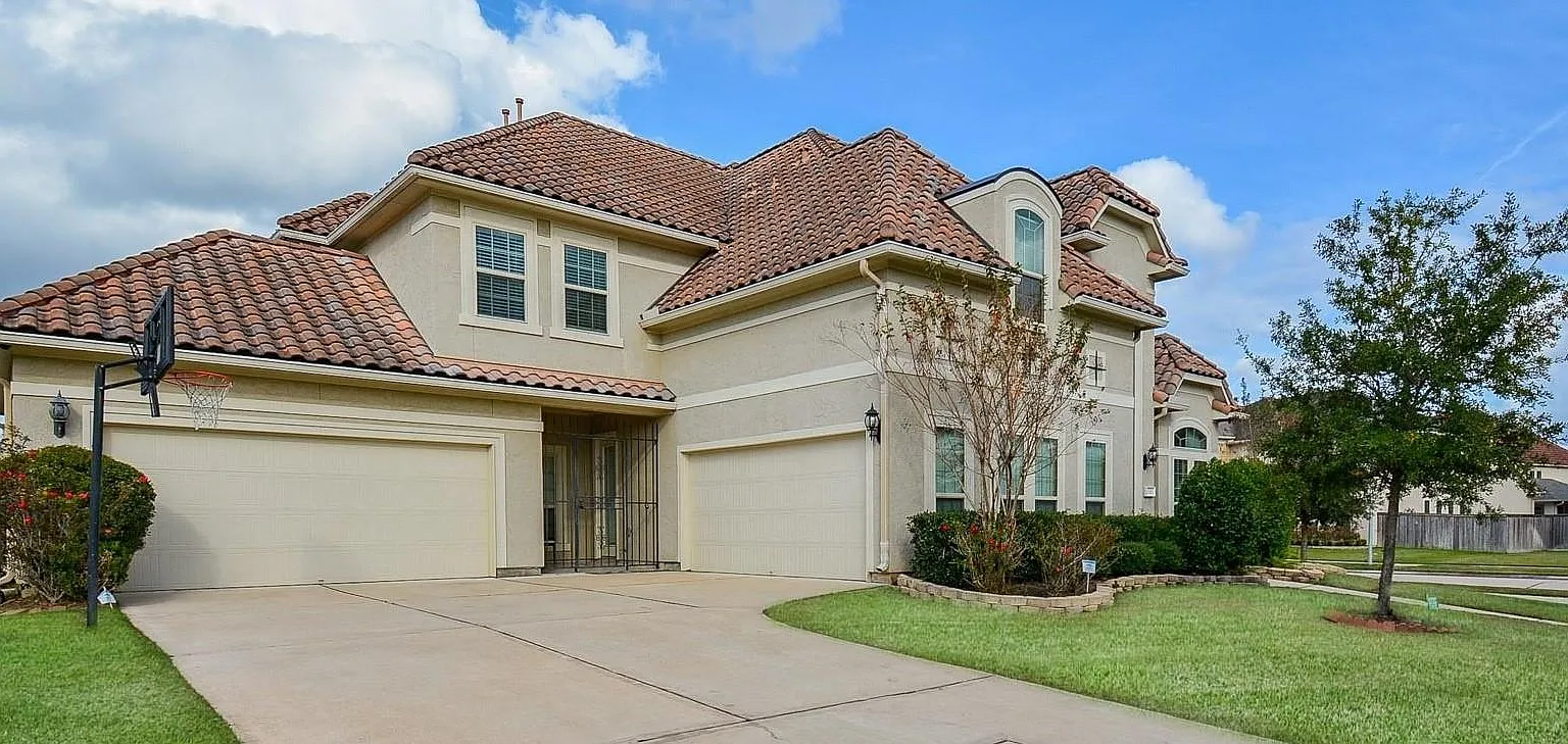 4 bed, 4.5 bath, 4674 sqft, $4,000 — Photo 2
