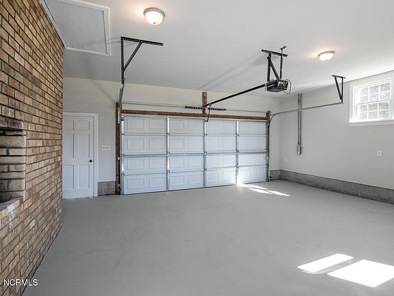 4th image of 209 E Jackson Street