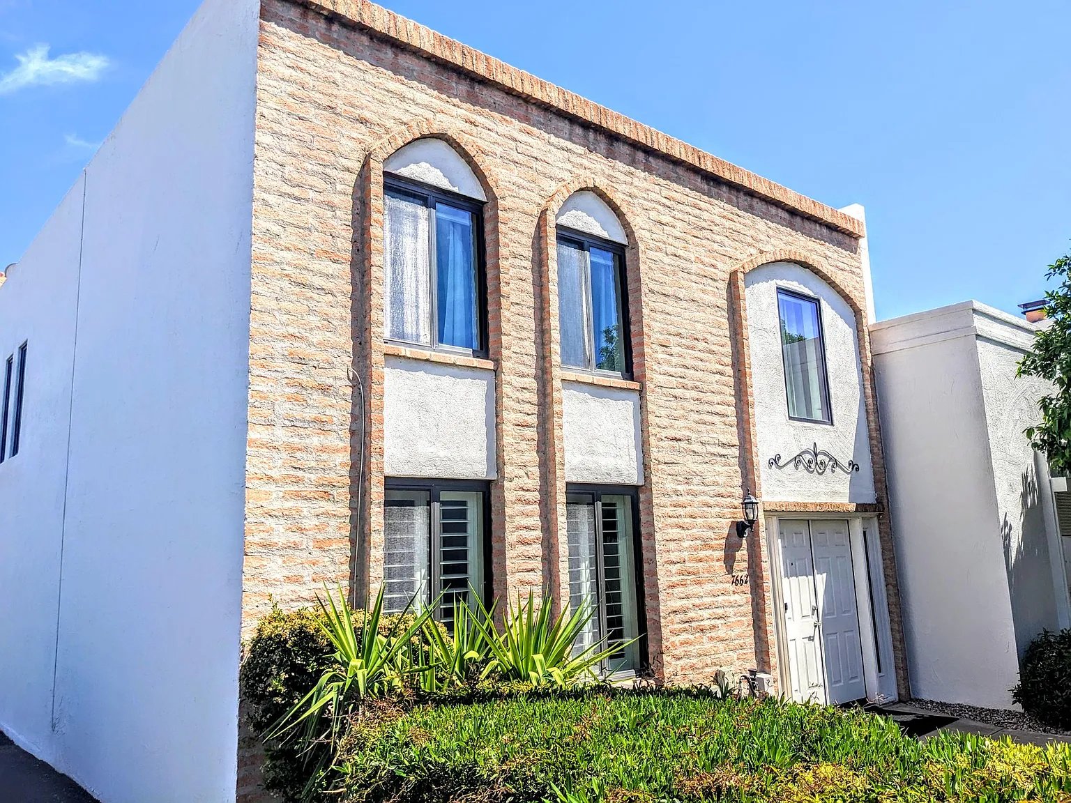 3 bed, 2.5 bath, 2340 sqft, $3,250 — Photo 2