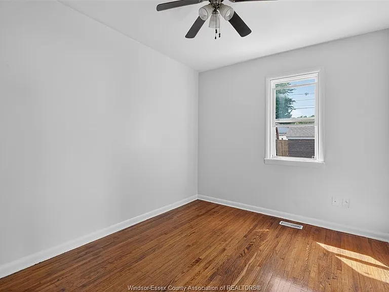 693 S Pacific Ave — Photo 14