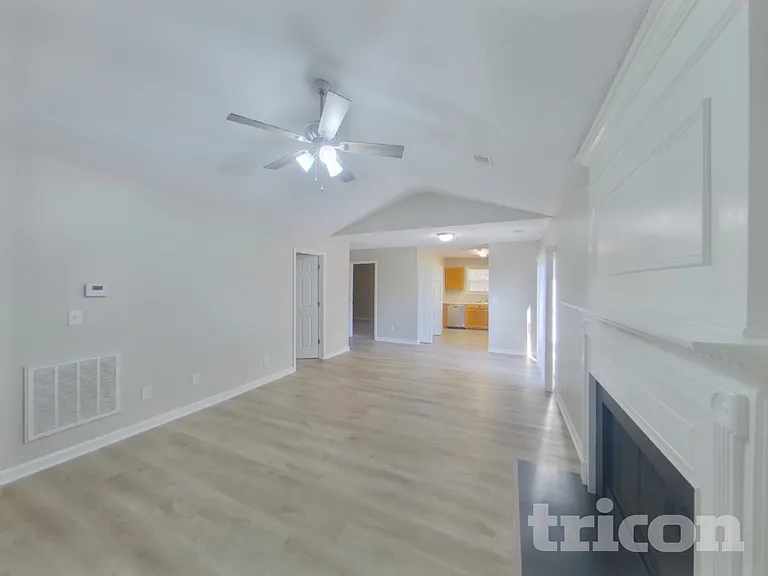 562 Chisolm Way — Photo 3
