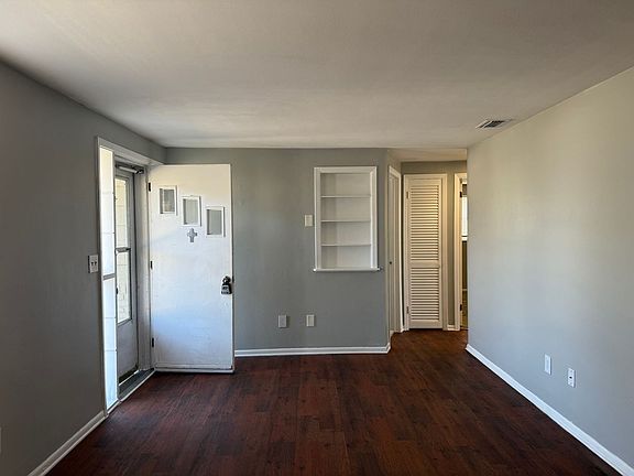 4th image of 4228 Oakfield Ave