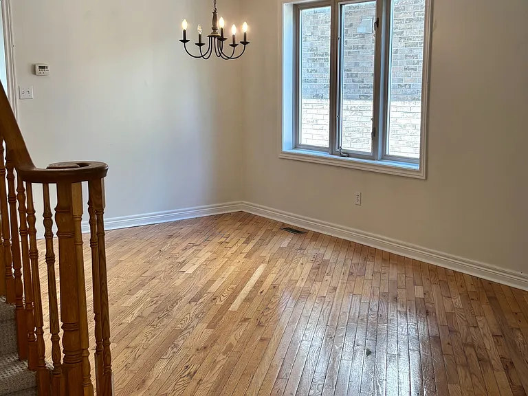 31 Robertson Rd — Photo 3