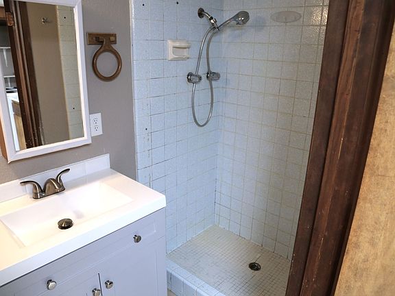 3rd image of 955 NW Van Buren Ave #Basement
