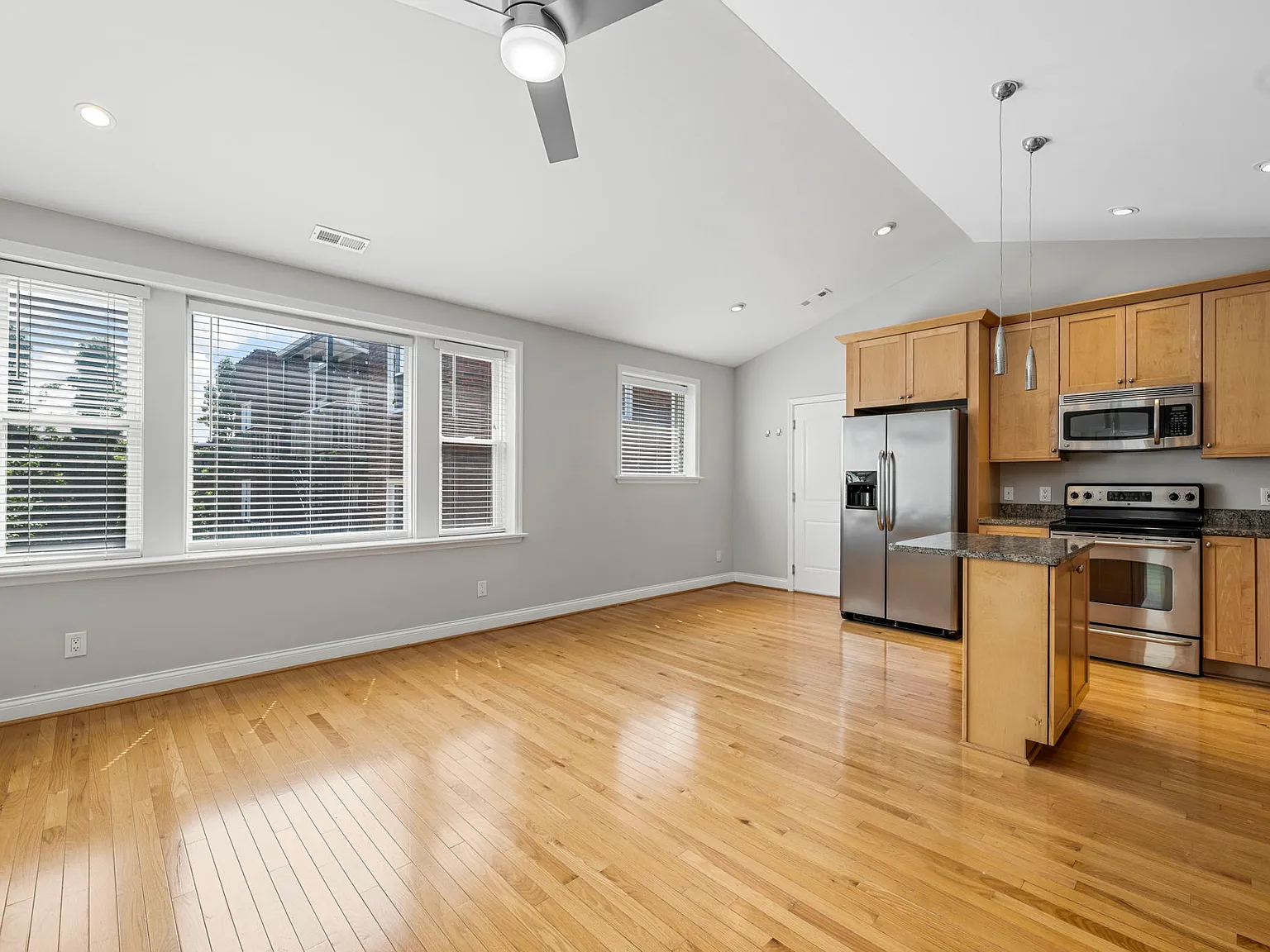 2 bed, $2,350 — Photo 3