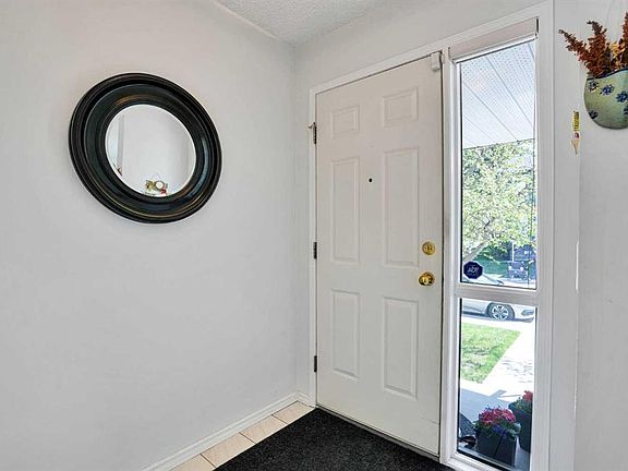 4th image of 2295 S 1st St NE