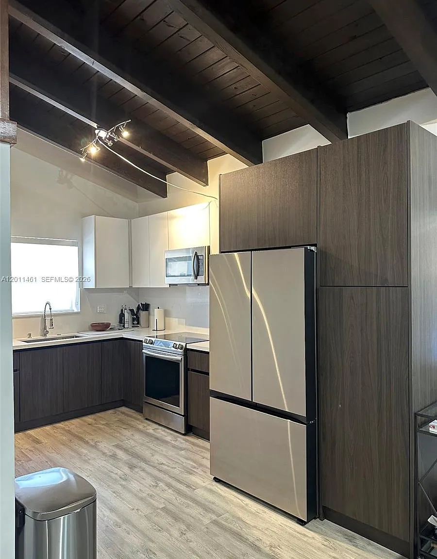 North Lauderdale Village — Photo 1