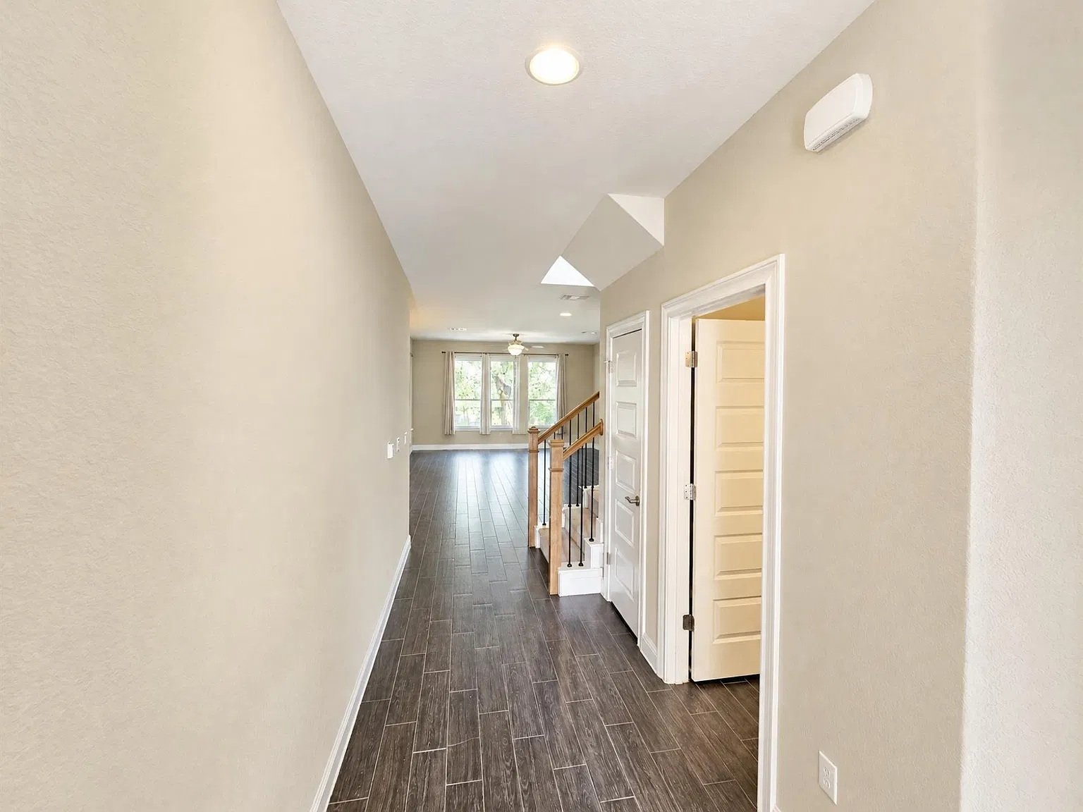 4 bed, 3.0 bath, 2521 sqft, $2,800 — Photo 2