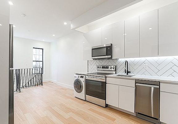 4th image of 1118 Putman Ave #1B