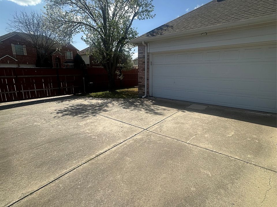 1st image of 1104 Ruby St