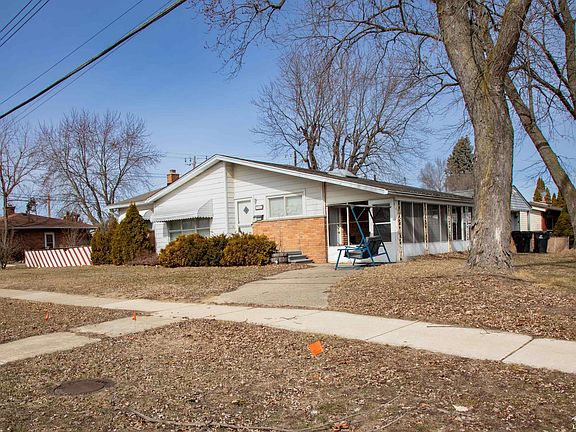 5th image of 33618 Warren Rd