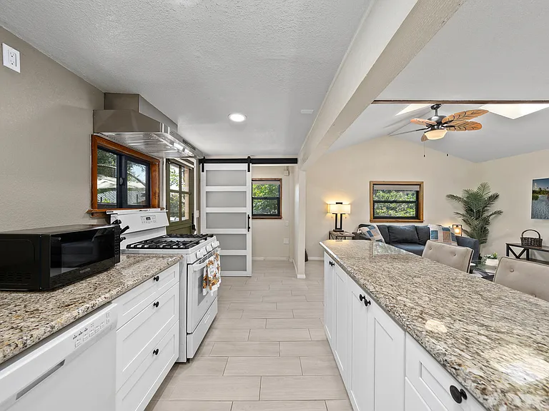 20276 Sycamore Dr — Photo 26