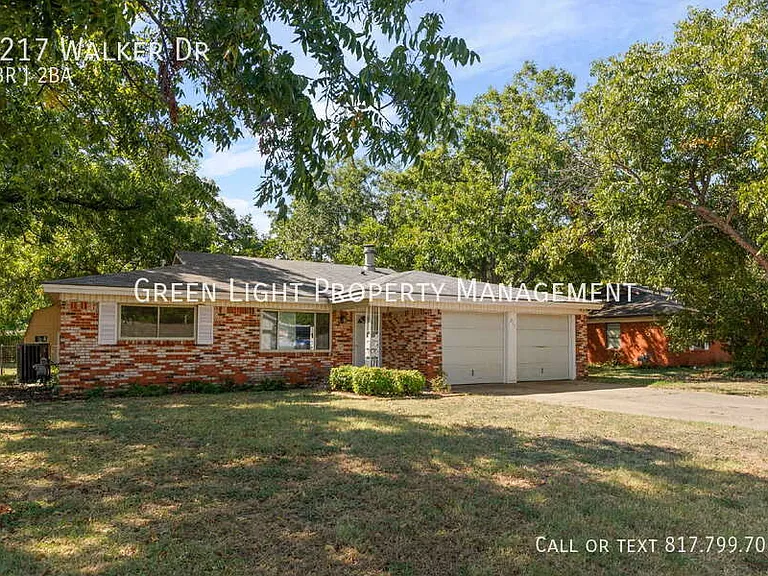 1217 Walker Dr — Photo 3
