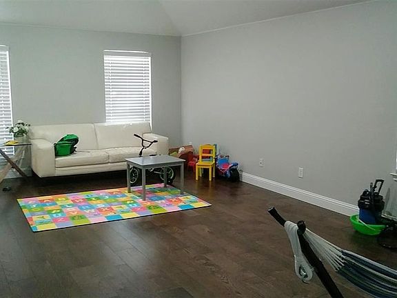 2nd image of 205 Creekview Dr