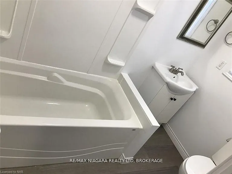 3 Greenlaw Pl #MAIN FLOOR — Photo 7