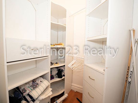 5th image of 10-51 49th Ave #2F