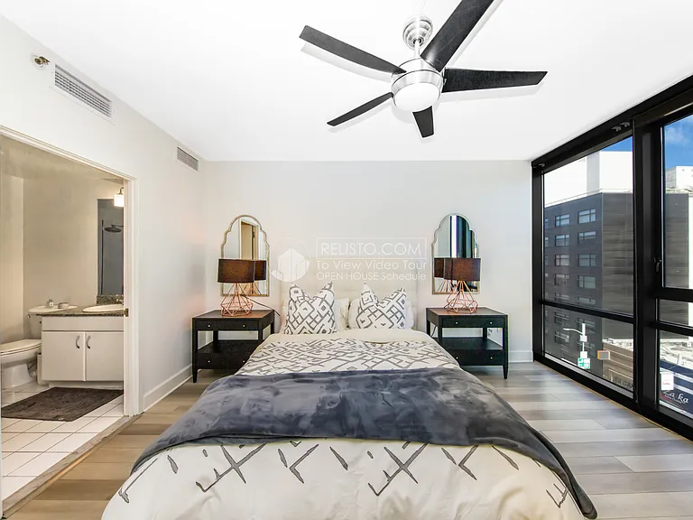 250 King St #652 — Photo 15