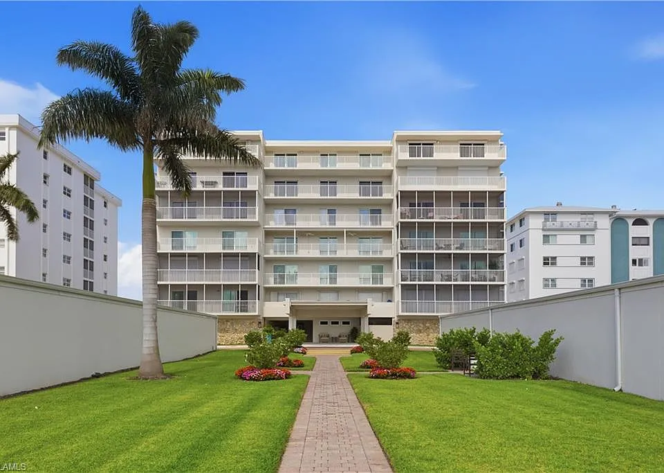 1977 Gulf Shore Blvd N #306