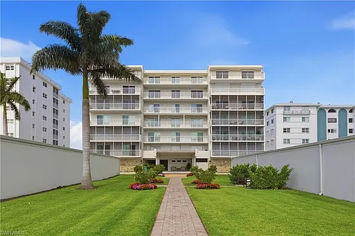 1977 Gulf Shore Blvd N #306 Photo 1