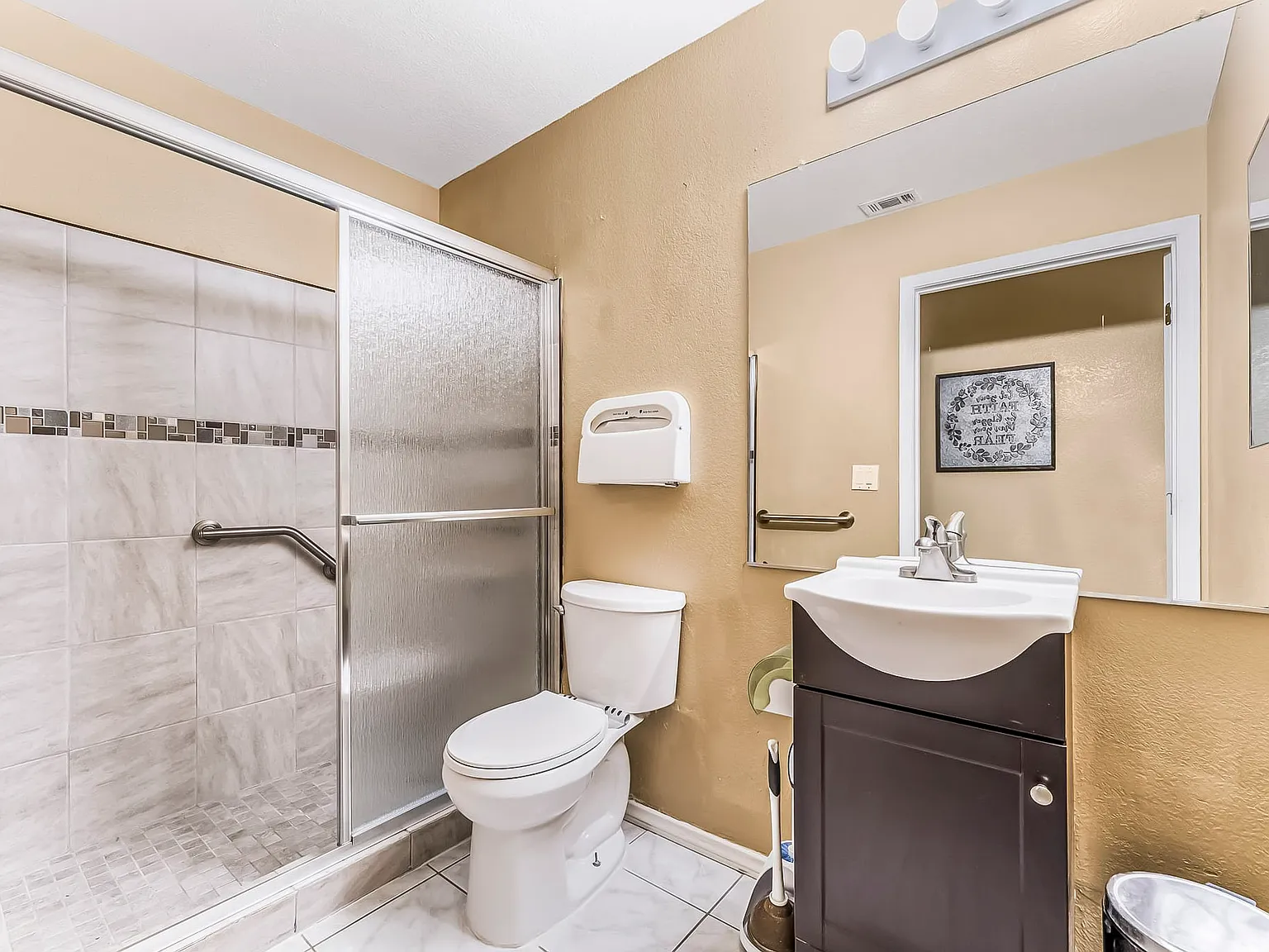 4 bed, 3.0 bath, 2656 sqft, $1,105 — Photo 4