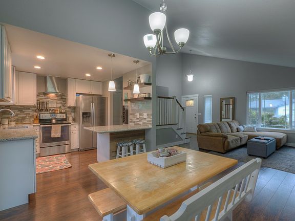 4th image of 17213 17th Avenue Ct E