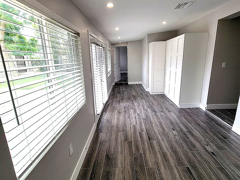 535 W 15th St — Photo 14