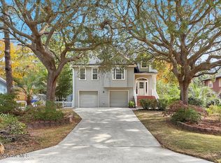 102 SW 11th St, Oak Island, NC 28465