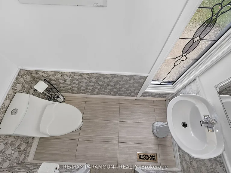 47 Cloverdale Dr — Photo 15
