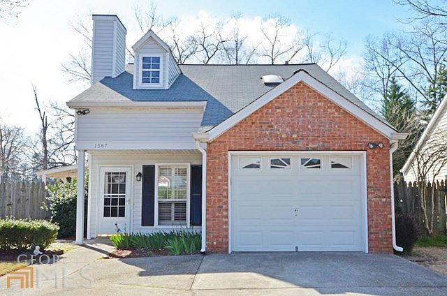 1st image of 1367 Yorkshire Ln