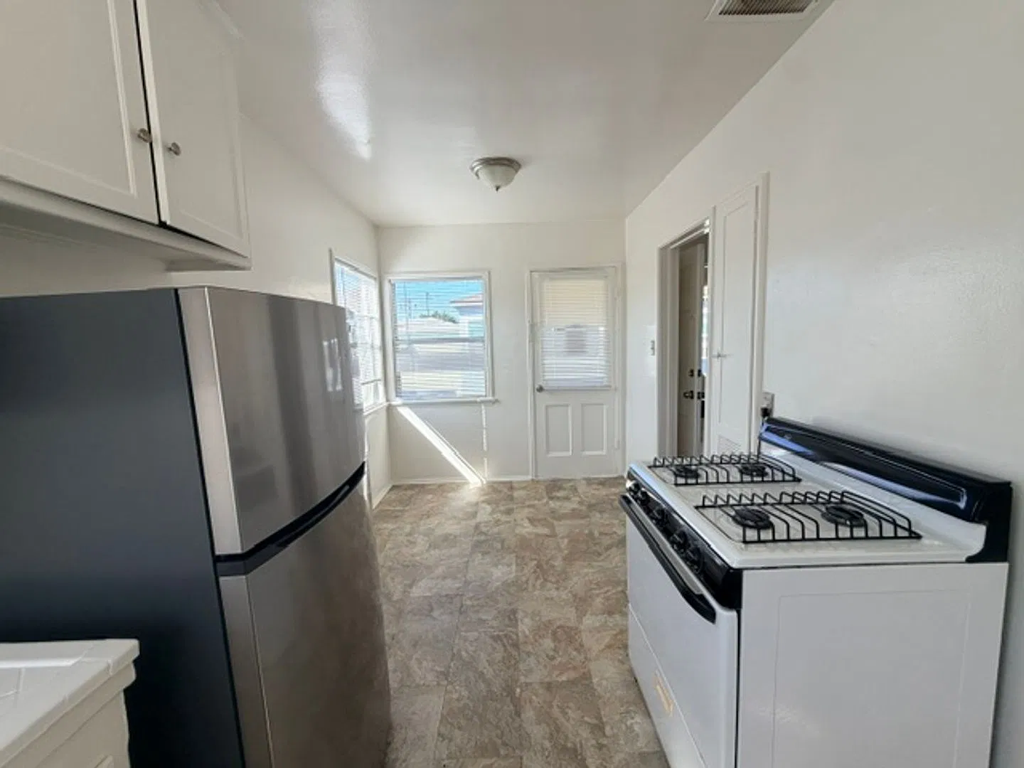 4837 Clark Ave — Photo 4