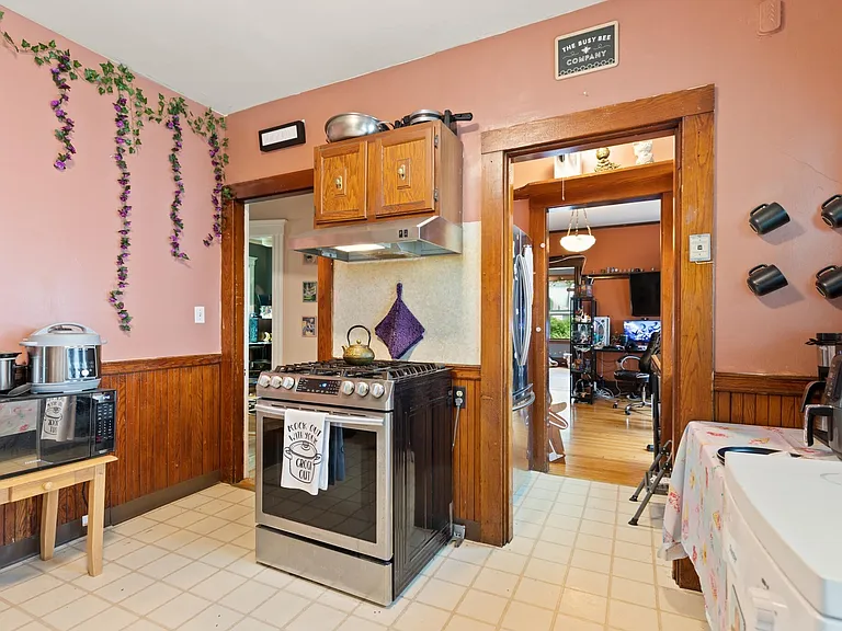 214 Maplewood St #212 — Photo 3