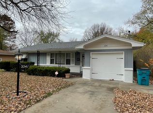 2241 S Kings Ave, Springfield, MO 65807