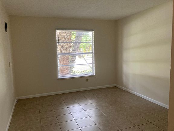 4th image of 808 22nd St APT 8