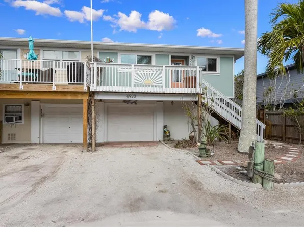 6923 Holmes Blvd, Holmes Beach, FL 34217