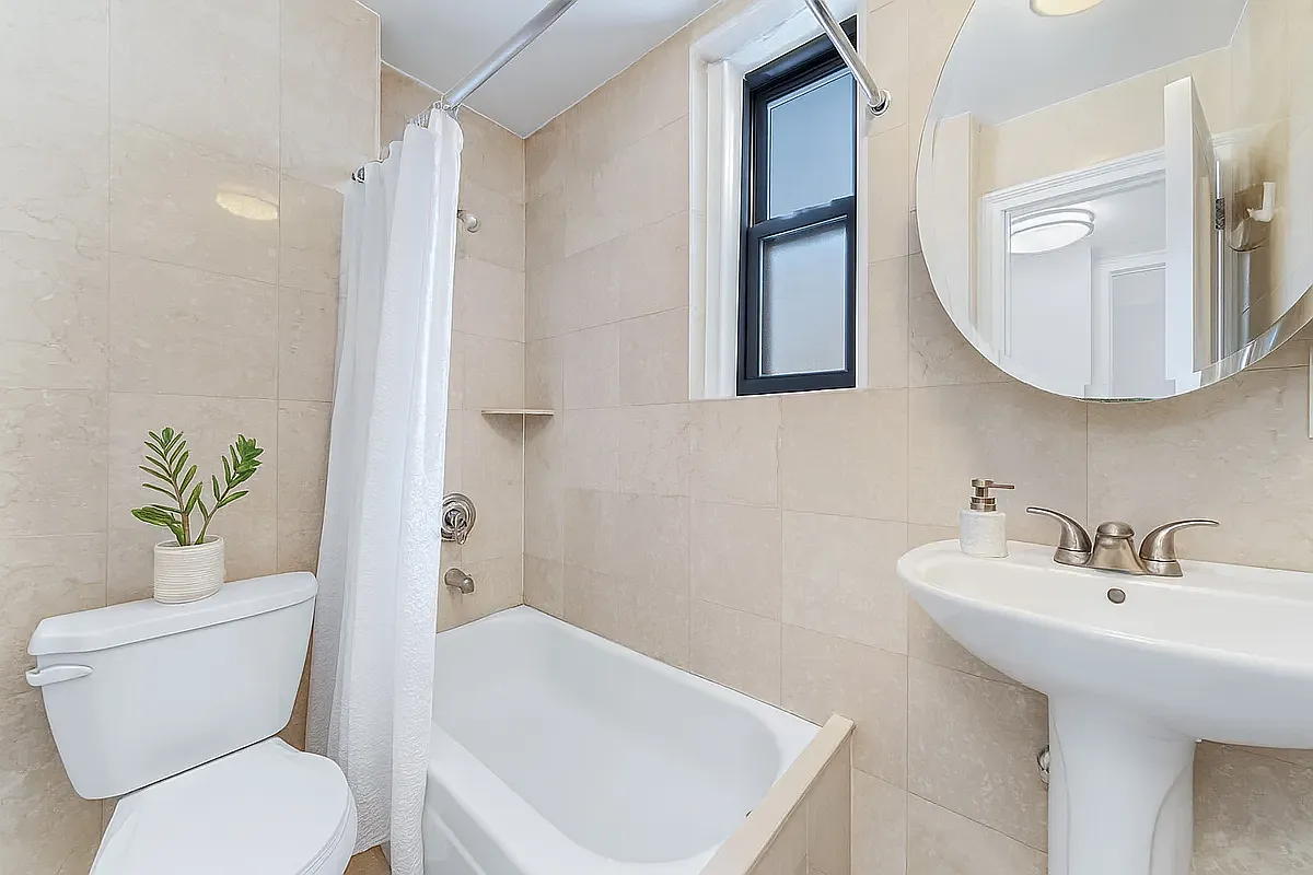 240 West 73rd Street — Photo 4