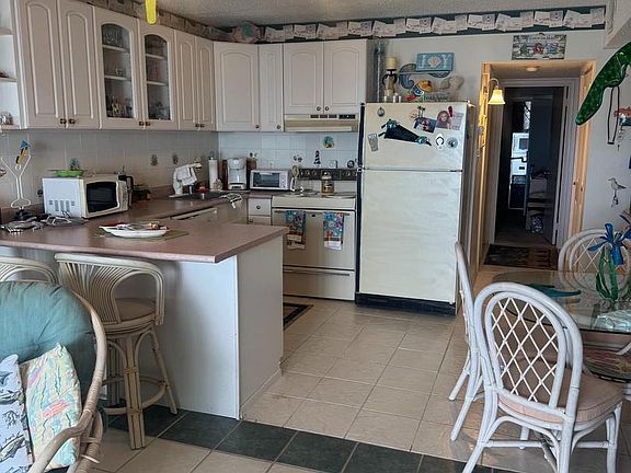 3rd image of 735 Bradley Rd Unit 204