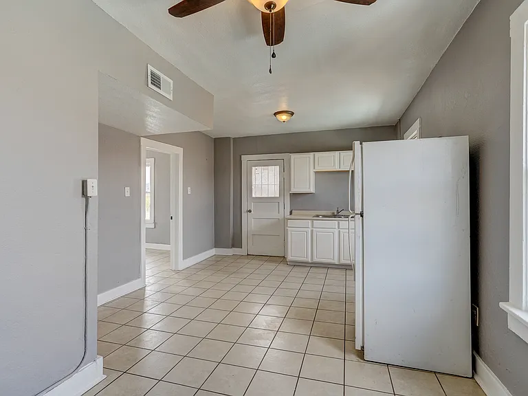 605 Nino Aguilera St #B — Photo 6